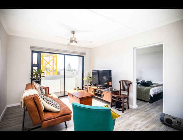 1 BEDROOM APARTMENT FOR SALE IN TABLE VIEW